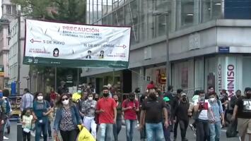 Mexicans flock to shopping malls ahead of 23-day lockdown